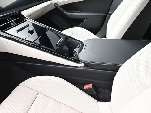 Certified 2026 Porsche Panamera image 21