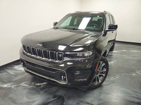 Used 2021 Jeep Grand Cherokee L Overland w/ Advanced Protech Group III AWD/4WD image 3