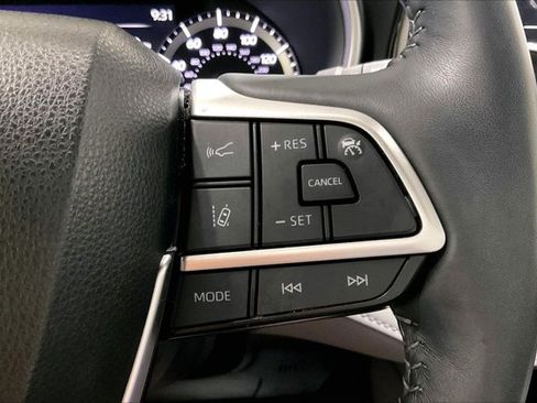 Used 2023 Toyota Highlander XLE AWD/4WD image 19