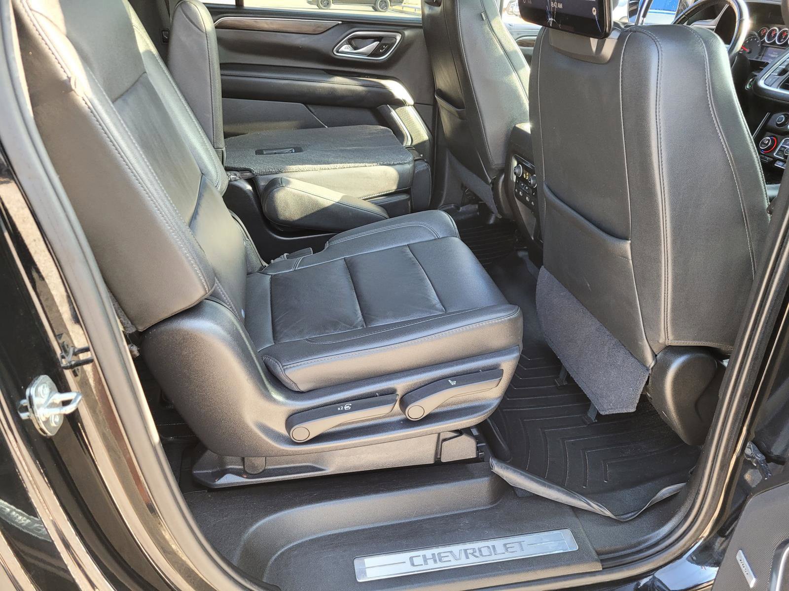 Used 2021 Chevrolet Suburban Z71 w/ Luxury Package AWD/4WD image 12