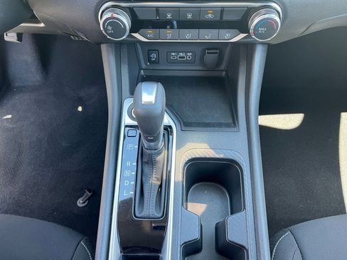 Used 2025 Nissan Sentra SV FWD image 39