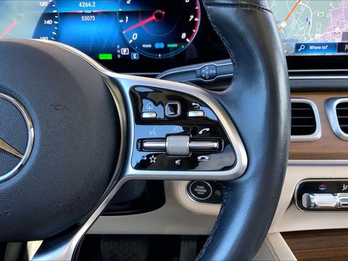 Used 2022 Mercedes-Benz GLS 450 4MATIC image 25