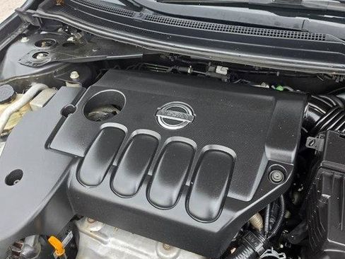 Used 2010 Nissan Altima Sedan FWD image 4