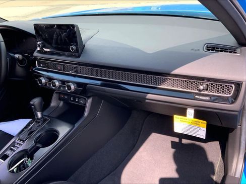 Used 2025 Honda Civic Sport image 17