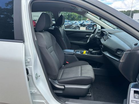 Used 2025 Nissan Rogue SV FWD image 21