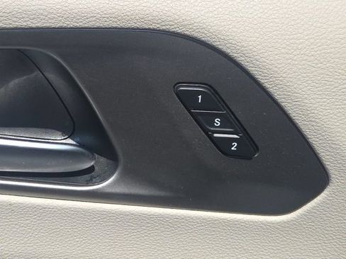 Used 2022 Chrysler Pacifica Touring-L FWD image 26