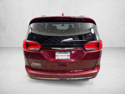 Used 2019 Chrysler Pacifica Touring-L FWD image 6