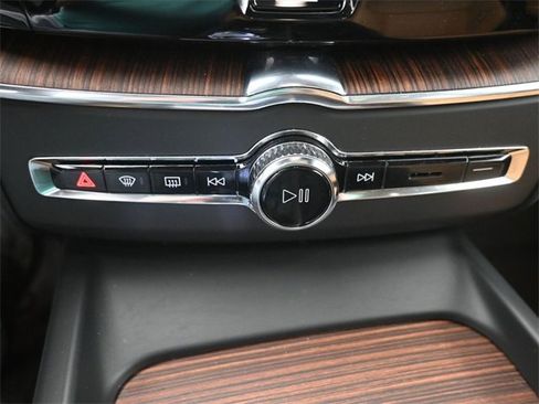 Used 2024 Volvo XC60 T8 Ultimate w/ Protection Package Premier image 9