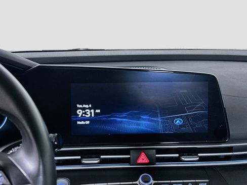 Used 2024 Hyundai Elantra Limited FWD image 19