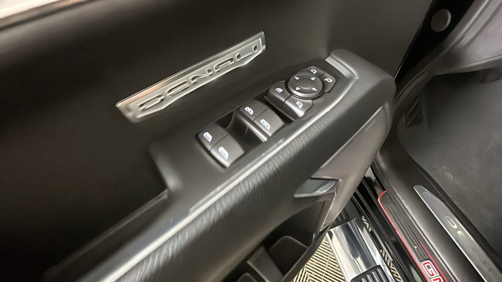 Used 2025 GMC Sierra 1500 Denali AWD/4WD image 13