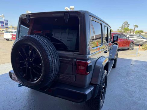 Used 2022 Jeep Wrangler Unlimited Sahara w/ Cold Weather Group AWD/4WD image 17