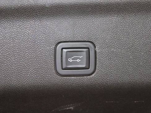 Used 2024 Chevrolet Suburban RST image 16