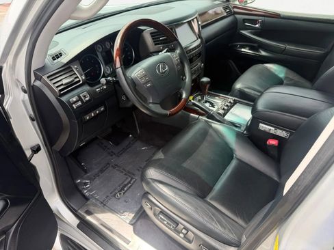 Used 2011 Lexus LX 570 4WD w/ Luxury Pkg w/Pre-crash image 12