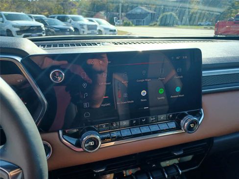 Used 2024 GMC Canyon AT4 w/ AT4 Premium Package image 11