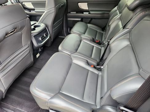 Used 2025 Ford Expedition Active AWD/4WD image 31