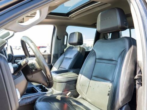 Used 2022 GMC Sierra 2500 Denali w/ Denali Black Diamond Edition image 15