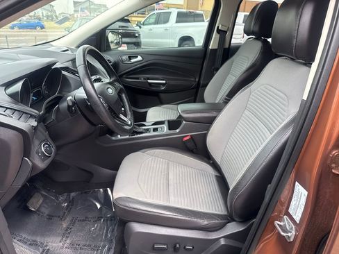 Used 2017 Ford Escape SE w/ Equipment Group 201A image 9