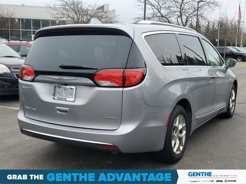 Used 2019 Chrysler Pacifica Limited image 4