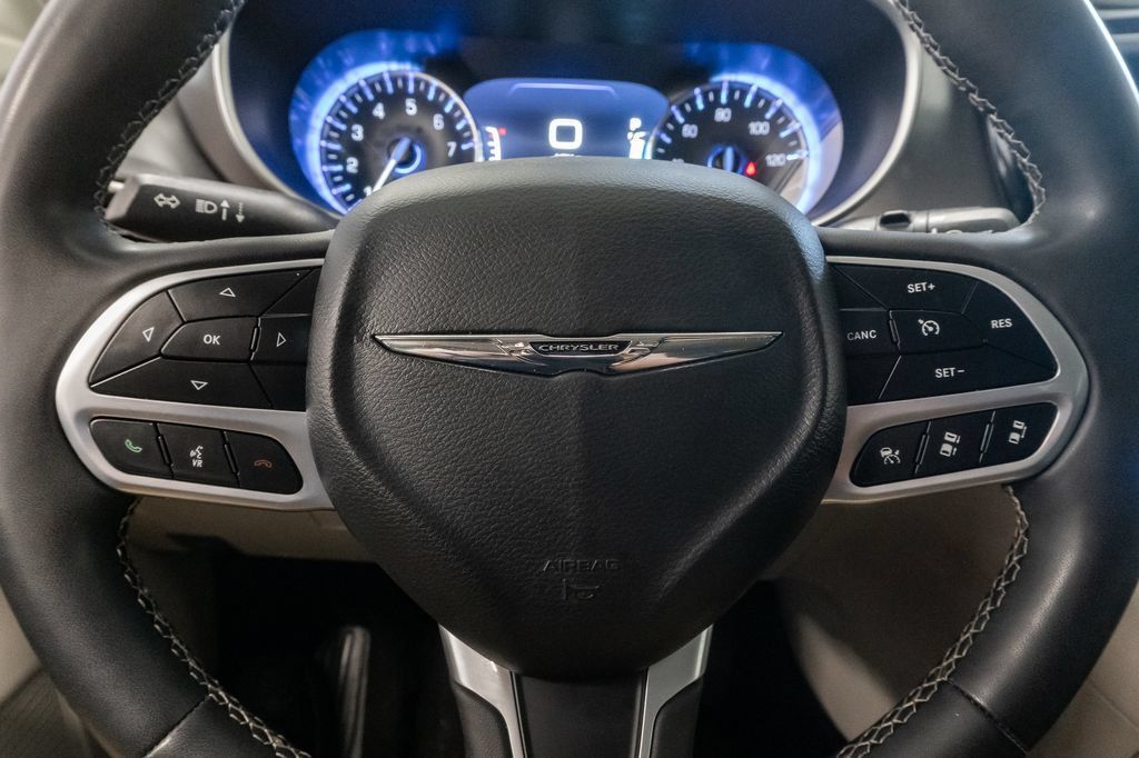 Certified 2024 Chrysler Pacifica Touring-L FWD image 14