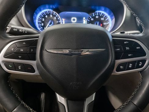 Certified 2024 Chrysler Pacifica Touring-L FWD image 14