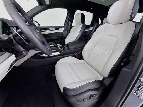 New 2026 Porsche Cayenne image 5