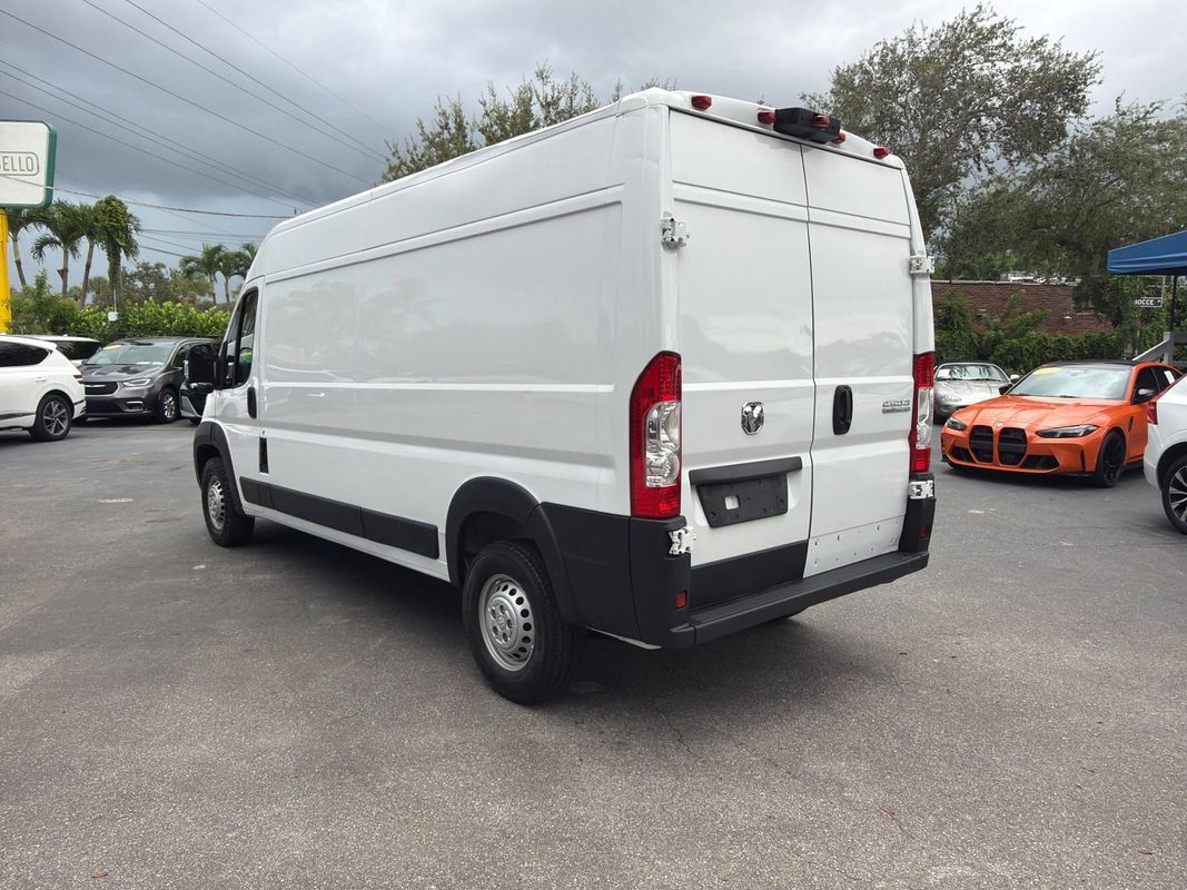 Used 2025 RAM ProMaster 2500 w/ Convenience Group FWD image 3
