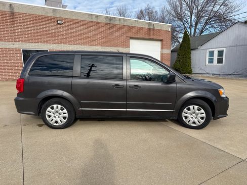 Used 2015 Dodge Grand Caravan SE image 4