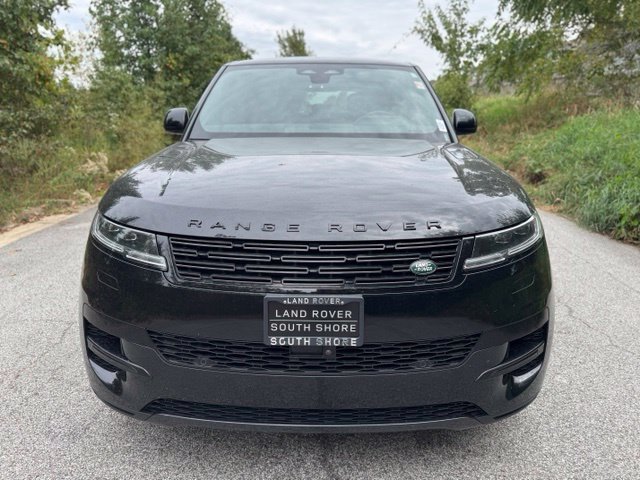 Used 2025 Land Rover Range Rover Sport SE AWD/4WD image 3