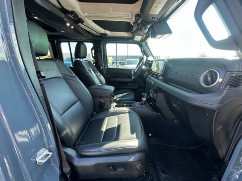 Used 2024 Jeep Wrangler Unlimited Sahara w/ Technology Group AWD/4WD image 30