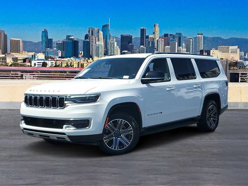 Used 2024 Jeep Wagoneer L Series II w/ Flexible Seating Group RWD image 2