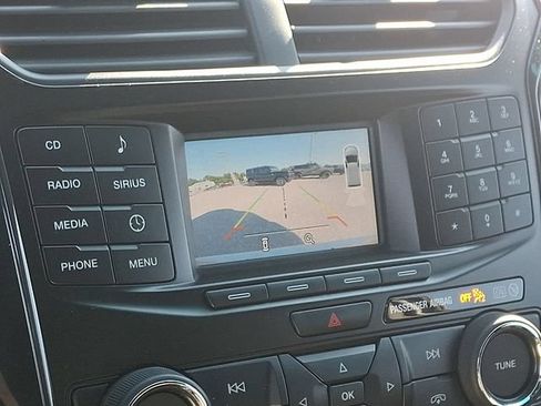 Used 2017 Ford Explorer XLT AWD/4WD image 4