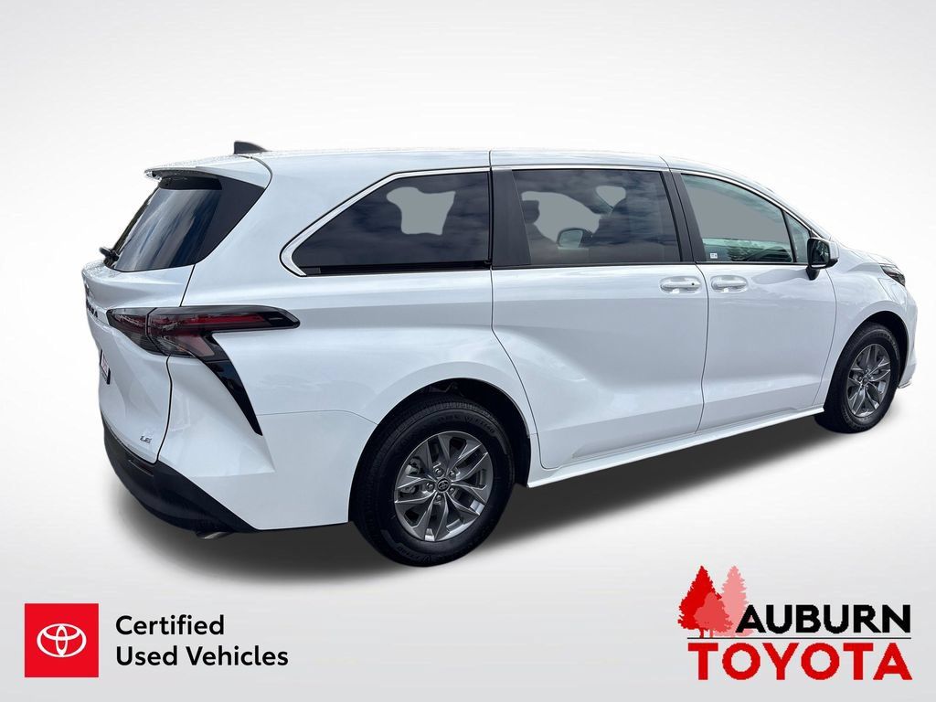 Certified 2025 Toyota Sienna LE FWD image 7