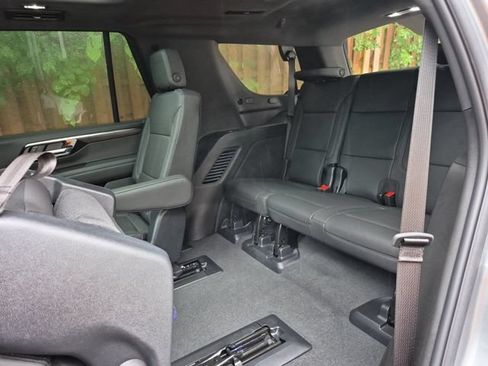 Used 2025 Chevrolet Tahoe Z71 w/ Comfort Package AWD/4WD image 27