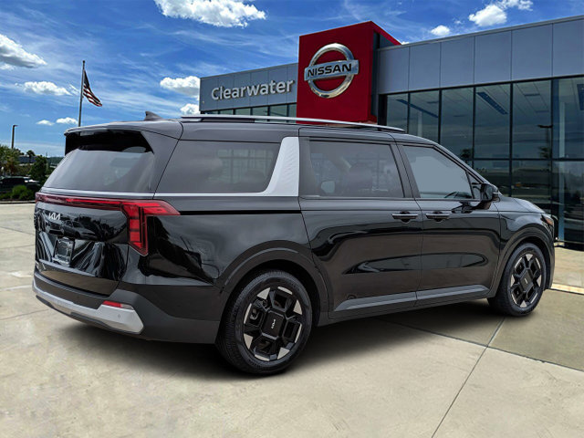 Used 2025 Kia Carnival EX FWD image 4