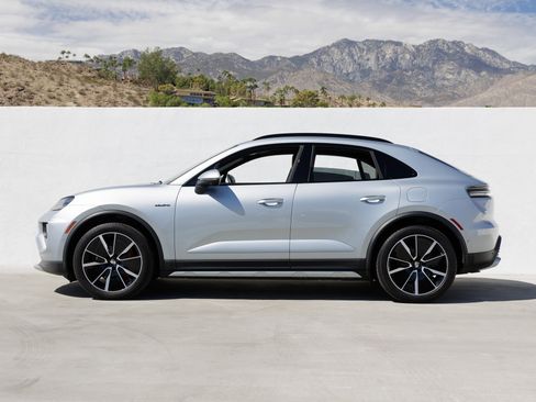 Used 2025 Porsche Macan 4S Electric image 2