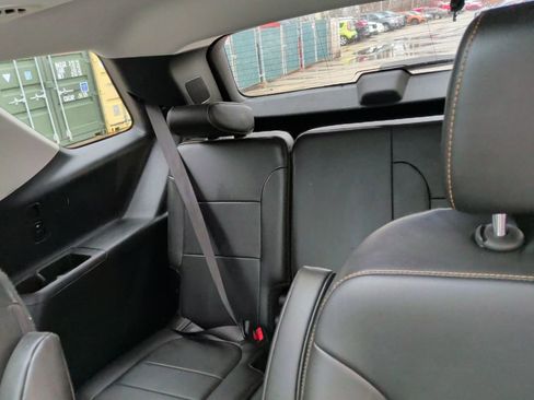 Used 2020 Chevrolet Traverse LT w/ LT Premium Package image 9