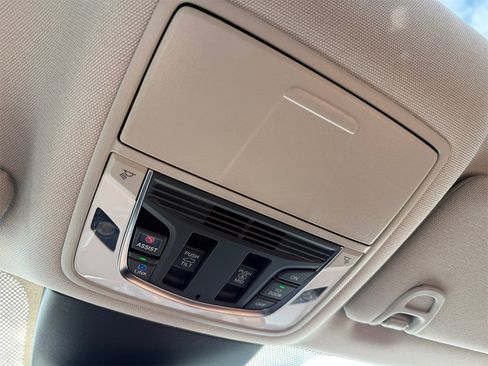 Used 2023 Acura MDX Advance image 33