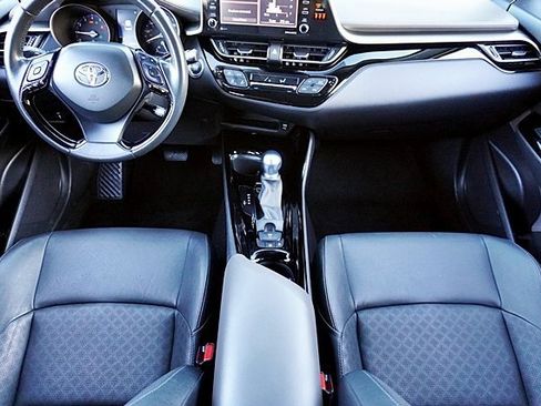 Used 2022 Toyota C-HR XLE image 20