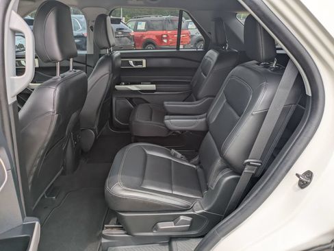 Used 2023 Ford Explorer XLT w/ Equipment Group 202A RWD image 10