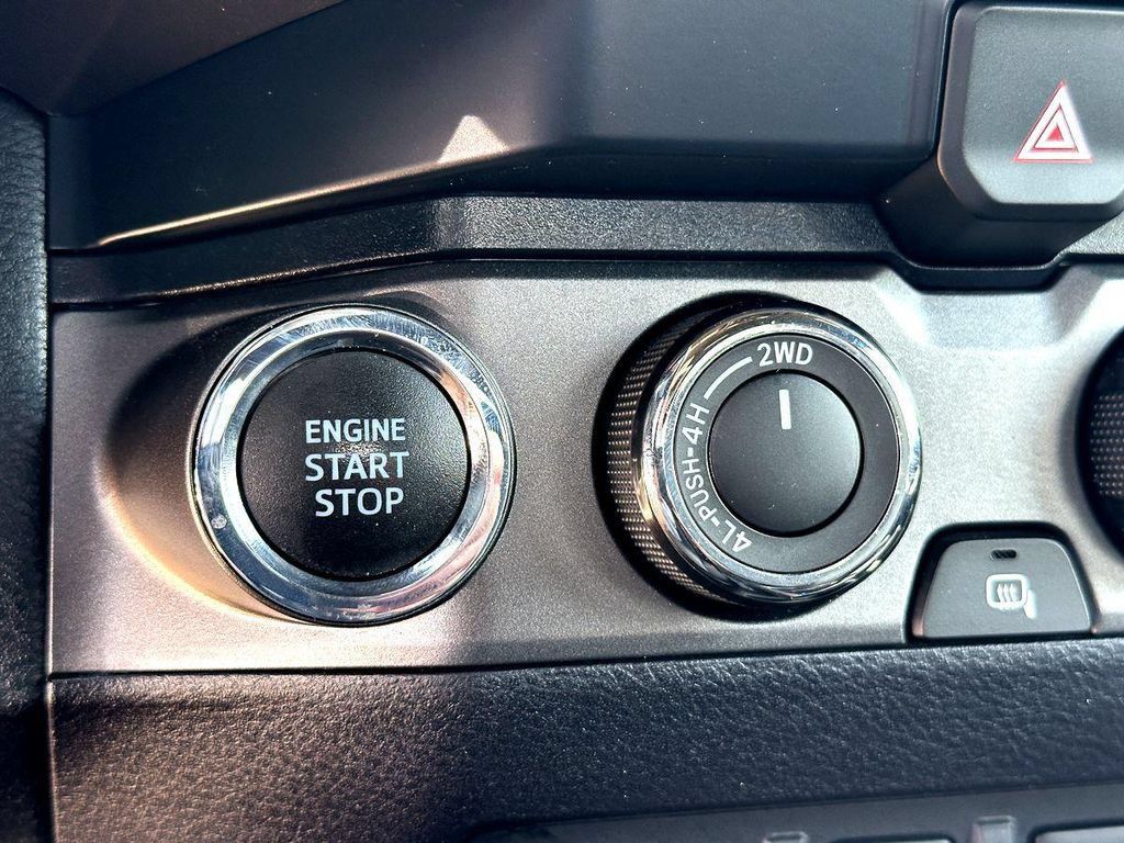 Used 2020 Toyota Tacoma TRD Off-Road w/ Technology Package AWD/4WD image 18