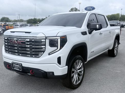 Used 2023 GMC Sierra 1500 AT4 w/ Technology Package AWD/4WD image 1