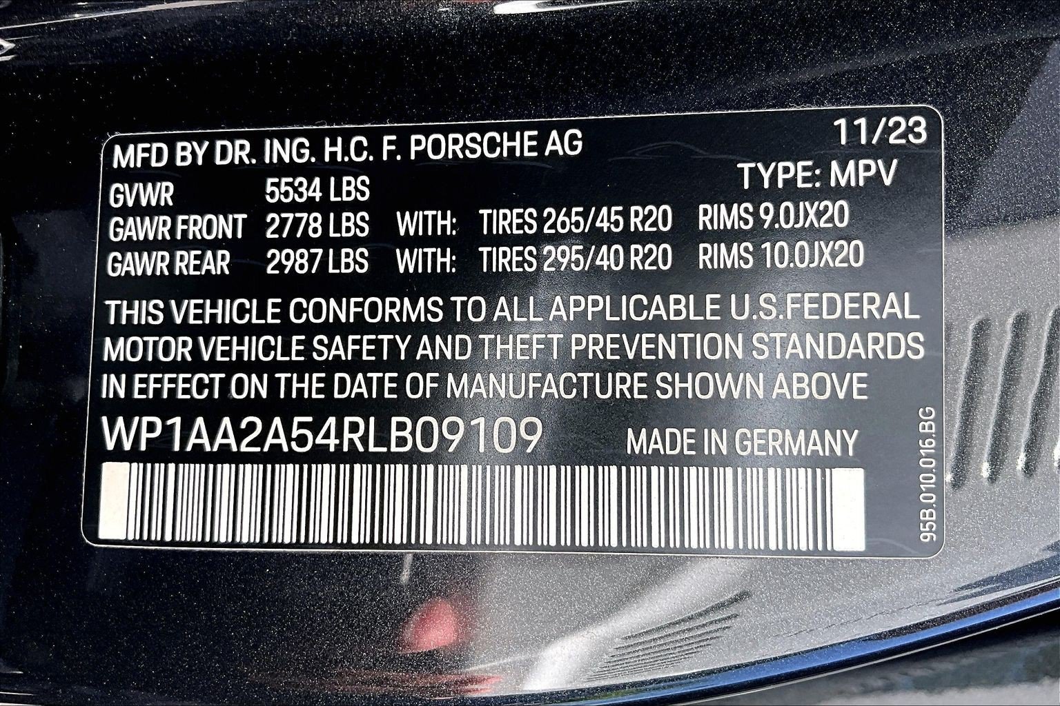 Used 2024 Porsche Macan Turbo AWD/4WD image 34