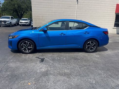 Used 2025 Nissan Sentra SV FWD image 2