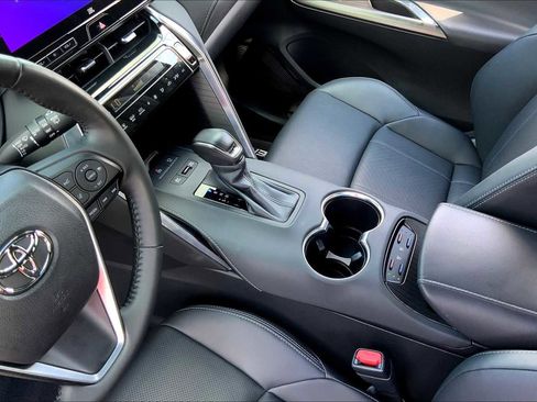 Used 2024 Toyota Venza Limited image 15