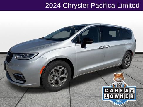 Used 2024 Chrysler Pacifica Limited image 1