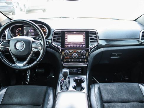 Used 2019 Jeep Grand Cherokee Laredo w/ Laredo X Package image 12