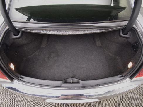 Used 2018 Chrysler 300 Limited AWD/4WD image 23