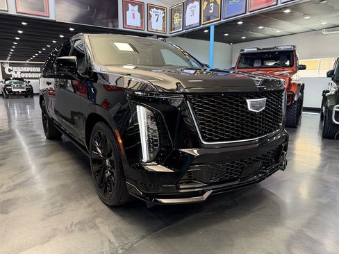 Used 2026 Cadillac Escalade ESV V w/ LPO, ONYX Package AWD/4WD image 3