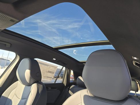 New 2026 Volkswagen Tiguan SE R-Line image 3