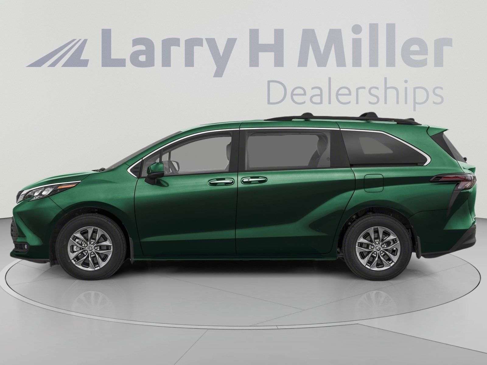 Used 2026 Toyota Sienna XLE FWD image 3